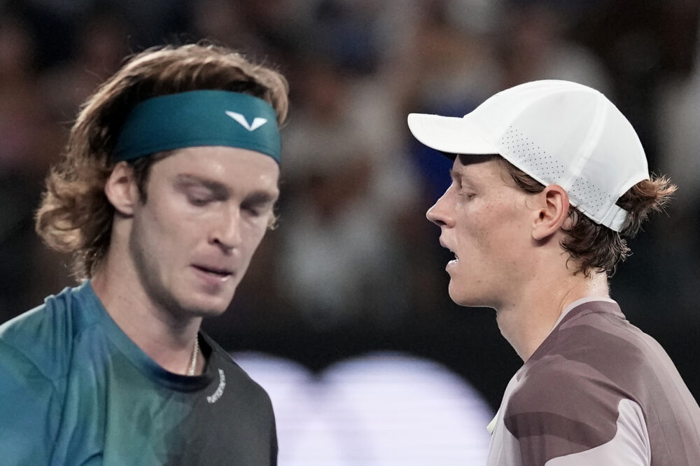 Andrey Rublev sostiene Sinner: "I suoi risultati sono impressionanti nonostante tutto"