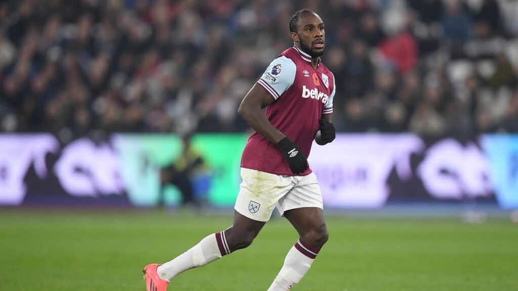 Frattura alla gamba per Michail Antonio, operazione già effettuata