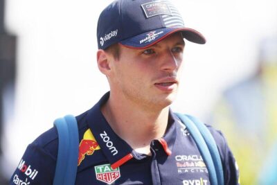 Max Verstappen attacca la FIA: “Sono sciocchi. Spero di accumulare punti sulla licenza in coincidenza con la nascita di mio figlio, così posso godermi la paternità” - MOW