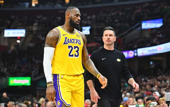 NBA: I Lakers in crisi, Redick si dichiara 'imbarazzato dalla squadra'