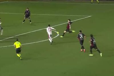 Arezzo Pontedera, straordinario gol di Pattarello: colpisce la porta nel derby. Video