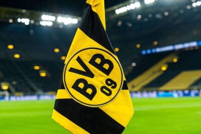 BVB-Aktie stürzt auf Zehnjahrestief - kicker   Traduzione:   Le azioni del BVB crollano ai minimi di dieci anni - kicker