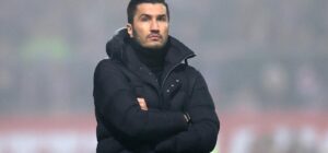 BVB-Trainer Sahin zerlegt eigenes Team – und einen Spieler speziell  Traduzione: Il trainer del BVB Sahin smantella la propria squadra – e un giocatore in particolare