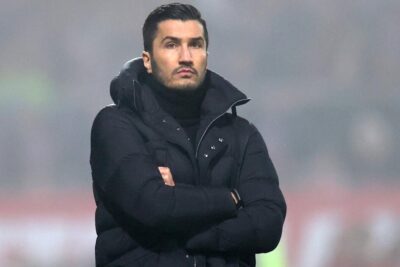 BVB-Trainer Sahin zerlegt eigenes Team – und einen Spieler speziell  Traduzione: Il trainer del BVB Sahin smantella la propria squadra – e un giocatore in particolare