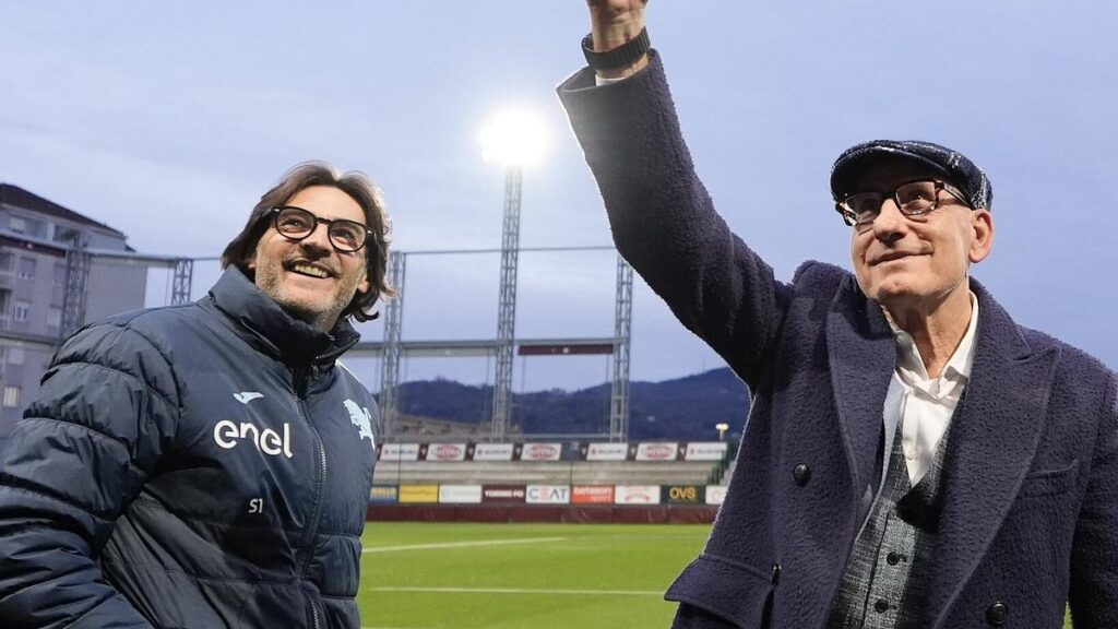 Ciccio Graziani durante la rifinitura pre-derby del Torino, i tifosi: "Fai tu!"