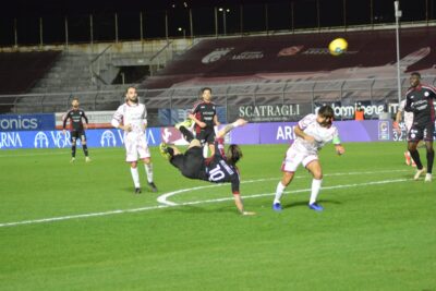 Disastro Arezzo: il Pontedera segna quattro reti, reazione tardiva Dalla Curva Sud prima silenzio, poi fischi