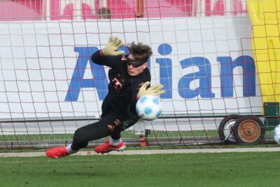 FC Bayern: con occhiali speciali: allenamento giocattolo per i nuovi arrivati ​​Jonas Urbig! | sport