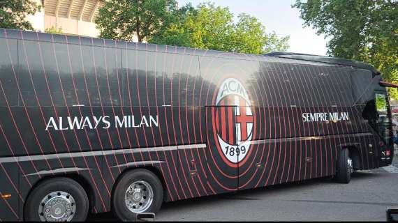 Il pullman del Milan è giunto a San Siro per la partita contro il Cagliari