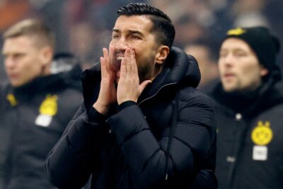 Krise bei Borussia Dortmund: Für Sahin gilt: siegen oder fliegen   Sport    Traduzione:   Crisis al Borussia Dortmund: Per Sahin vale: vincere o volare   Sport