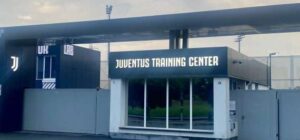 LIVE TJ - Allenamento concluso Kolo Muani potrebbe partire titolare contro il Napoli Domani alle 13:30 interverrà Thiago Motta