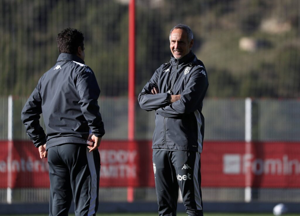 “La mia esperienza mi dice che devo mantenere la calma”… Adi Hütter chiede calma mentre la sua squadra pattina prima della trasferta a Montpellier