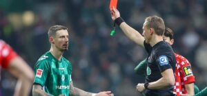 L'arbitro afferra duramente: grottesca fase finale con la vittoria di Werder di inondazione rossa