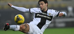 Parma e Lecce si sfidano in un'emozionante partita: Valeri segna, Krstovic pareggia dopo un minuto, è 1-1