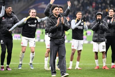 Scene emozionali di Marmoush a Francoforte: festa di addio in piazza   Sport