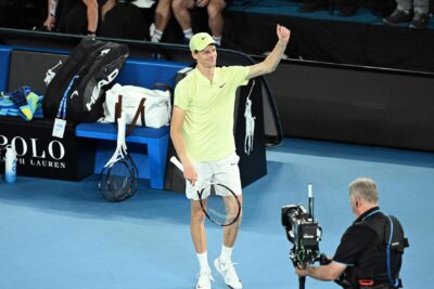 Sinner raggiunge la finale agli Australian Open: ha superato Shelton, ora affronterà Zverev