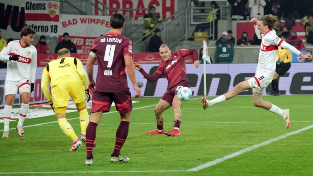 Spielbericht Dank Kraftakt nach der Pause: VfB dreht Spiel gegen Leipzig VfB Stuttgart - RB Leipzig 2:1 17. Spieltag Bundesliga 2024/25  ---  Resoconto della partita Grazie a un grande sforzo dopo l'intervallo: il VfB ribalta la partita contro il Lipsia VfB Stoccarda - RB Lipsia 2:1 17° turno Bundesliga 2024/25