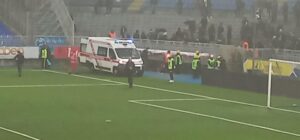 Tifoso della Pro Patria cade dalla curva a Novara: è in gravi condizioni