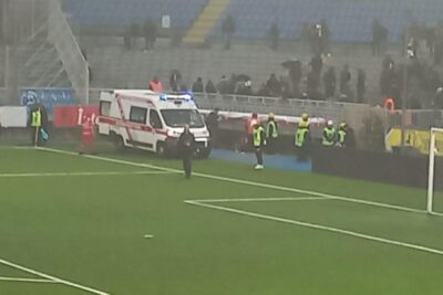 Tifoso della Pro Patria cade dalla curva a Novara: è in gravi condizioni