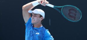 Tristan Schoolkate: L'avversario di Jannik Sinner agli Australian Open Il crowdfunding per partecipare a Wimbledon, la passione per la PlayStation e l'idolo Tsonga