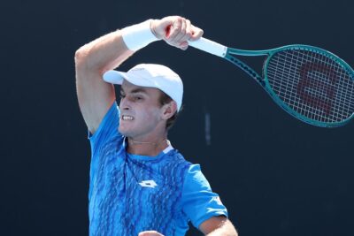 Tristan Schoolkate: L'avversario di Jannik Sinner agli Australian Open Il crowdfunding per partecipare a Wimbledon, la passione per la PlayStation e l'idolo Tsonga