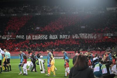 Uno striscione e cori omofobi che possono costare cari in palestra.