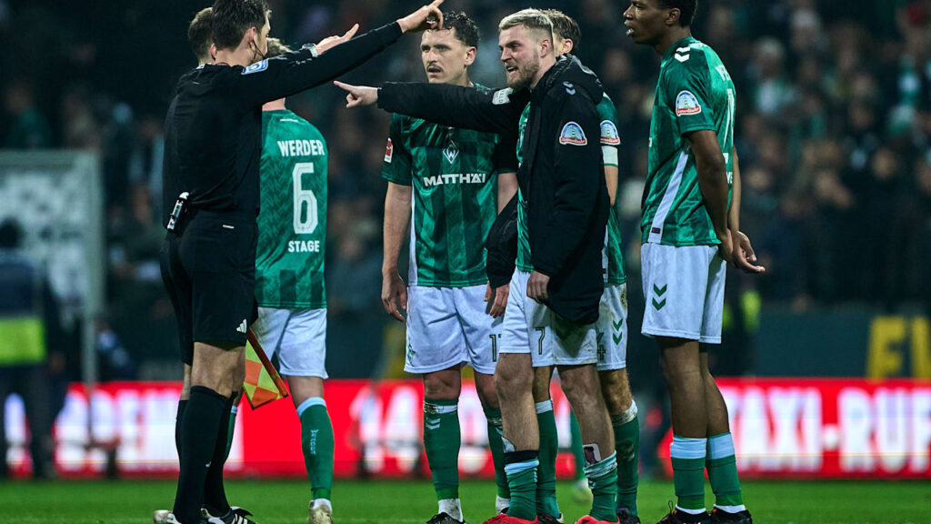 Werder Bremen: Rabbia per il controverso calcio di punizione per pareggiare