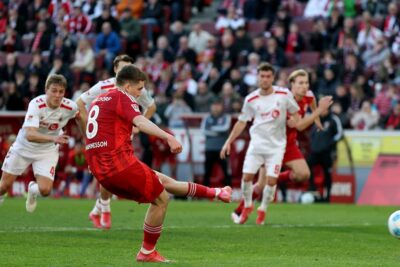 1. FC Köln: Poldi nel derby: Colonia mancata in pizzo dopo stupida pallamano | sport