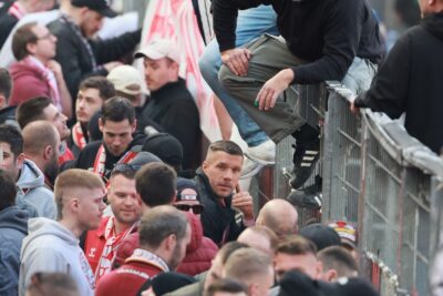 1. FC Köln: fan con un brutto coreo davanti a Duel con F95 - Poldi