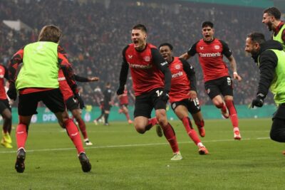 Combattere la tazza di presa: Leverkusen lotta nel derby