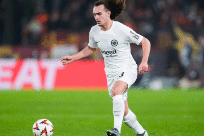 Eintracht Frankfurt obbliga Arthur Theat