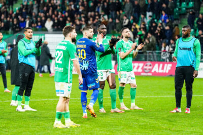 Geoffroy-Guichard è pieno per ricevere bene!