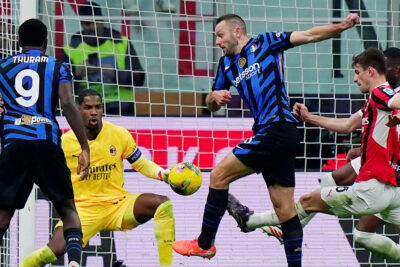 Milan-Inter 1-1: Le pagelle - Reijnders illude Conceicao, De Vrij (6,5) salva Inzaghi, Zalewski debutto con assist (6,5)