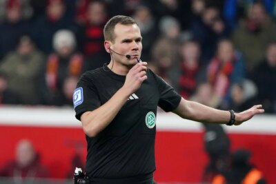 Primo annuncio di arbitro dopo la decisione VAR: più azione che trasparenza-sport