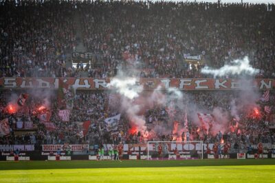 Protesta contro il club: fan dell'FC arrabbiati dopo il rinnovamento dello stadio a Colonia