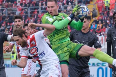 Serie B - Il Pisa conquista il 2° posto: 3-1 in rimonta contro la Juve Stabia. Vittorie per Bari, Cesena e Modena