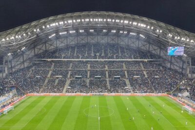 Video - Il Vélodome canta "Wesh Then" di Lug per celebrare la vittoria di Om contro Lyon