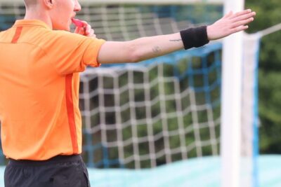 "Centinaia di arbitri di calcio dilettanti vengono attaccati ogni anno", ha detto il portavoce dell'Unione principale