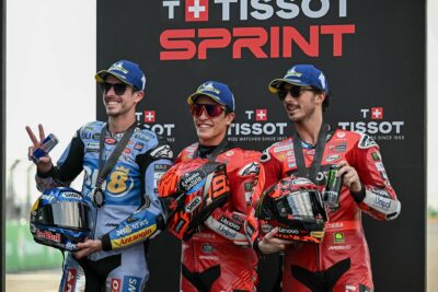 Marc Marquez in testa, seguito dal fratello Alex; Bagnaia al terzo posto