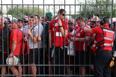 Torna a Parigi risveglia il trauma dei fan di Liverpool, tre anni dopo il caos della finale nello stade di Francia